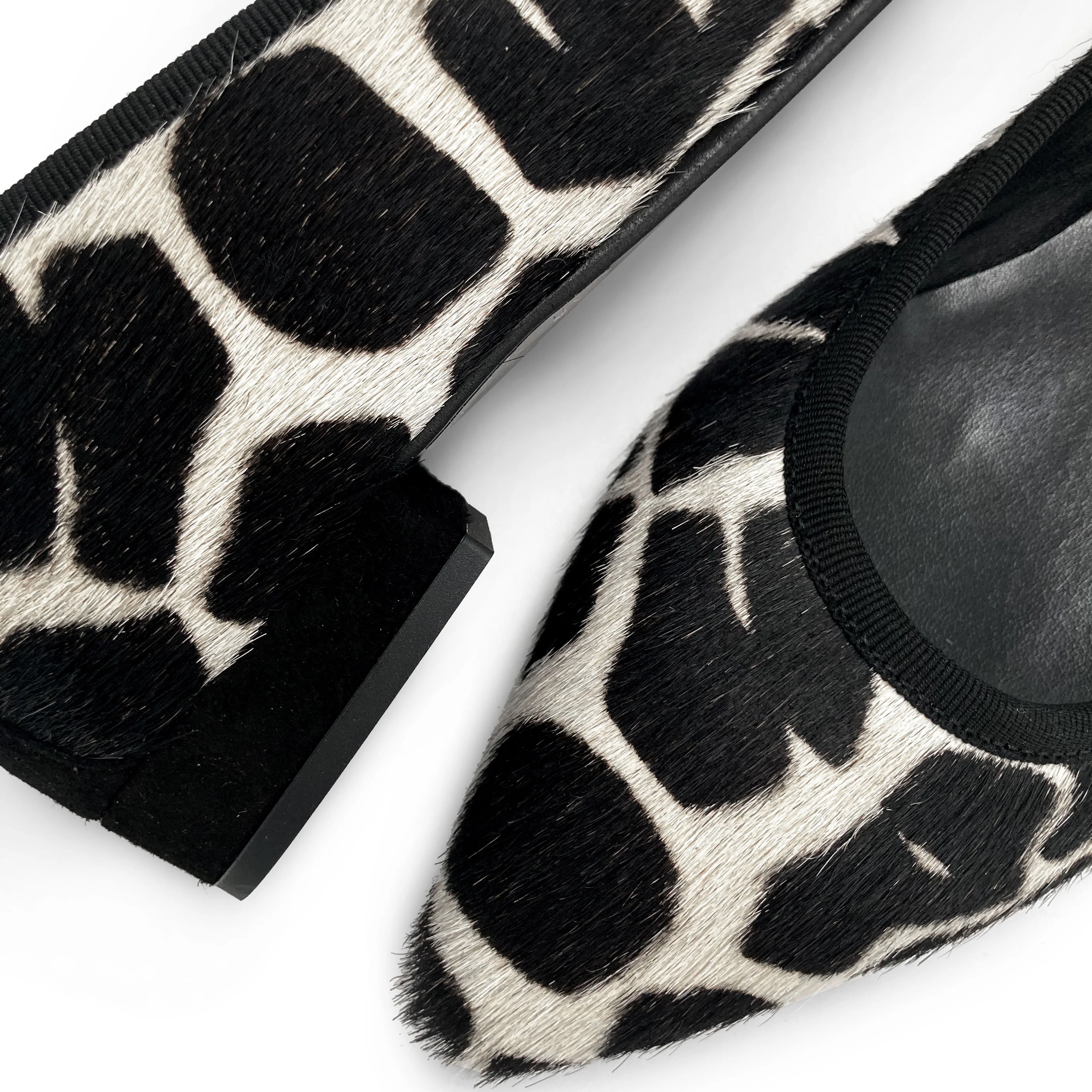 Ballerine a punta animalier in cavallino maculato bianco e nero - Image 3