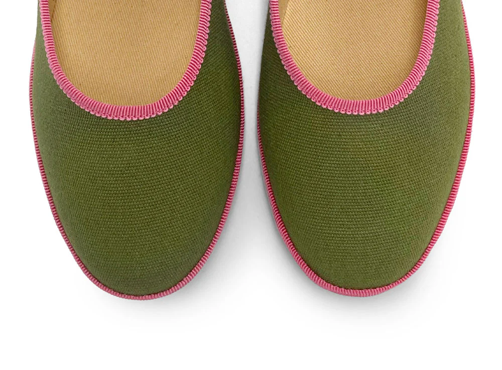 Ballerine friulane Mary Jane in cotone verdi oliva e dettagli rosa - Image 6