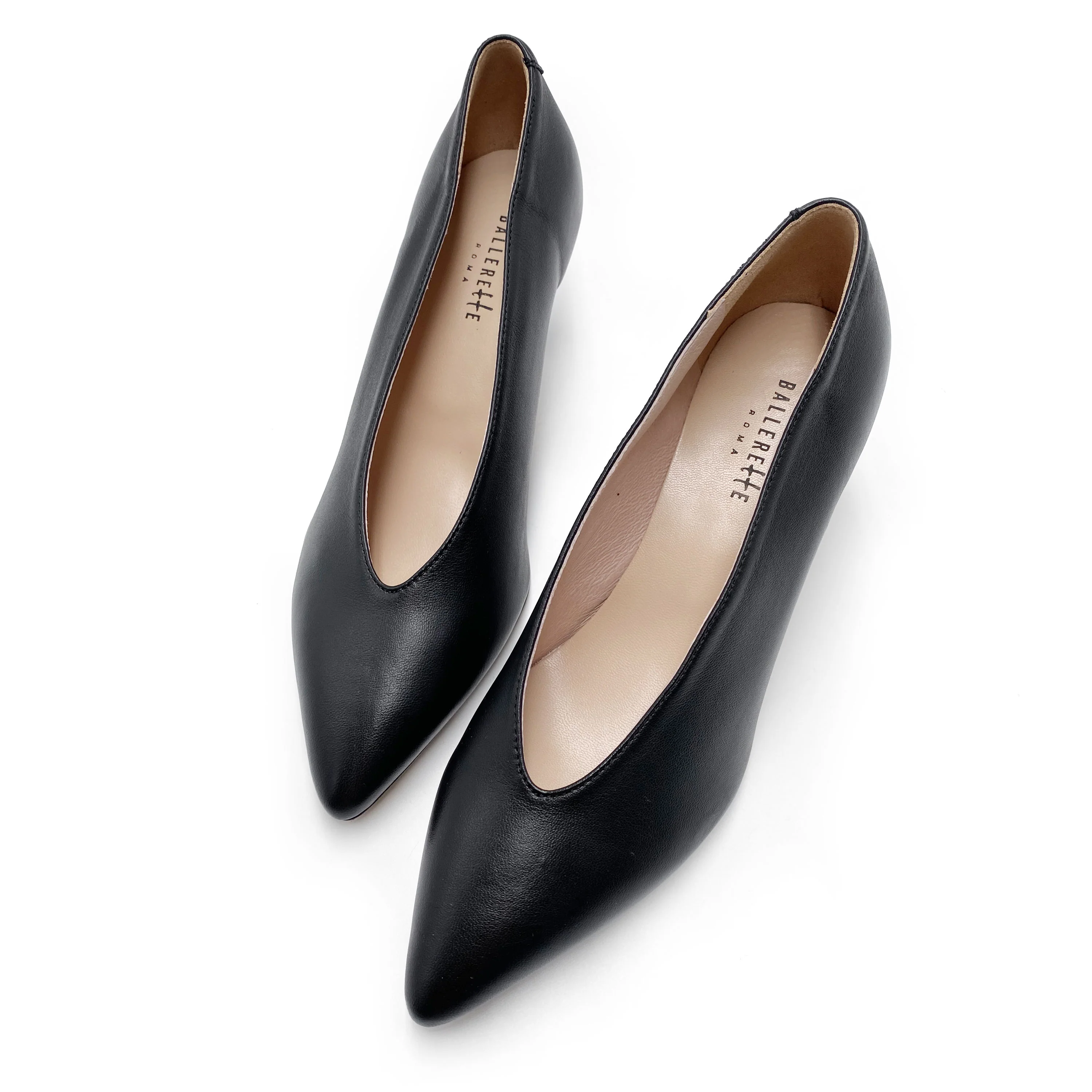 Décolleté nere in pelle con scollo a V - Image 4