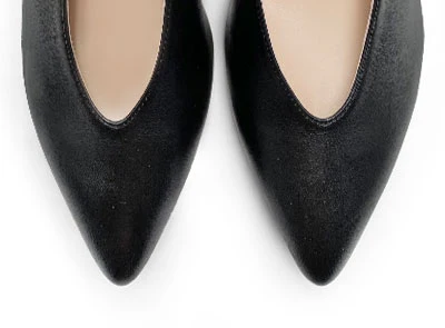 Décolleté nere in pelle con scollo a V - Image 5