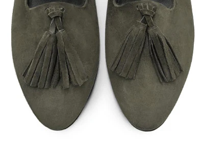 Mocassini donna verde bosco in camoscio con nappine - Image 5