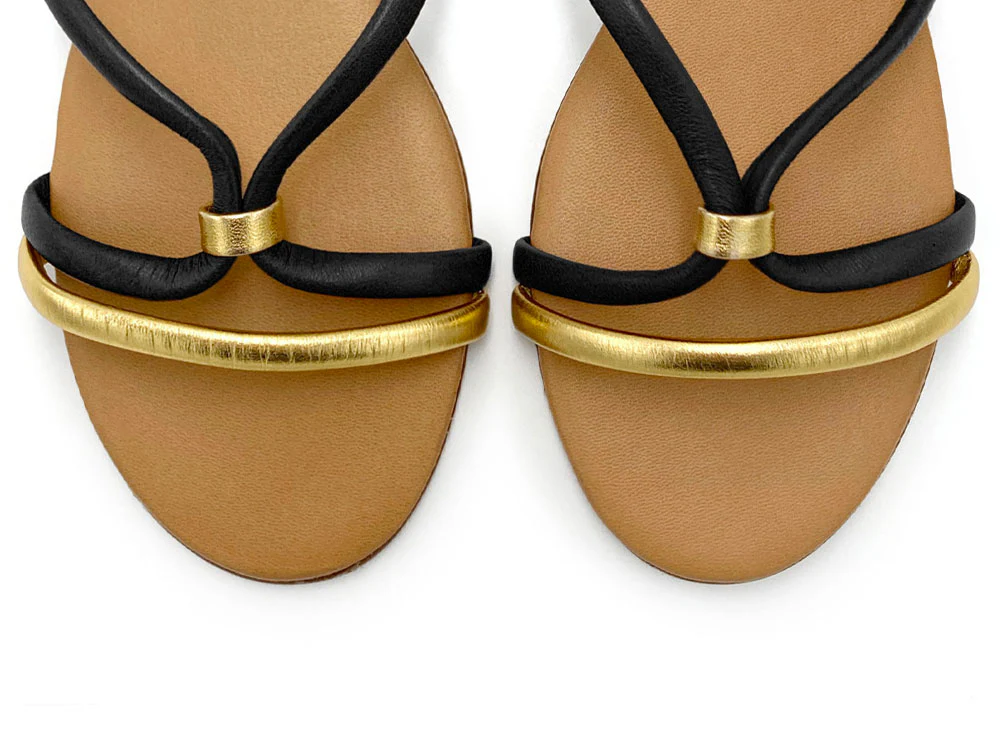 Sandali bassi intrecciati in pelle neri e oro - Image 5