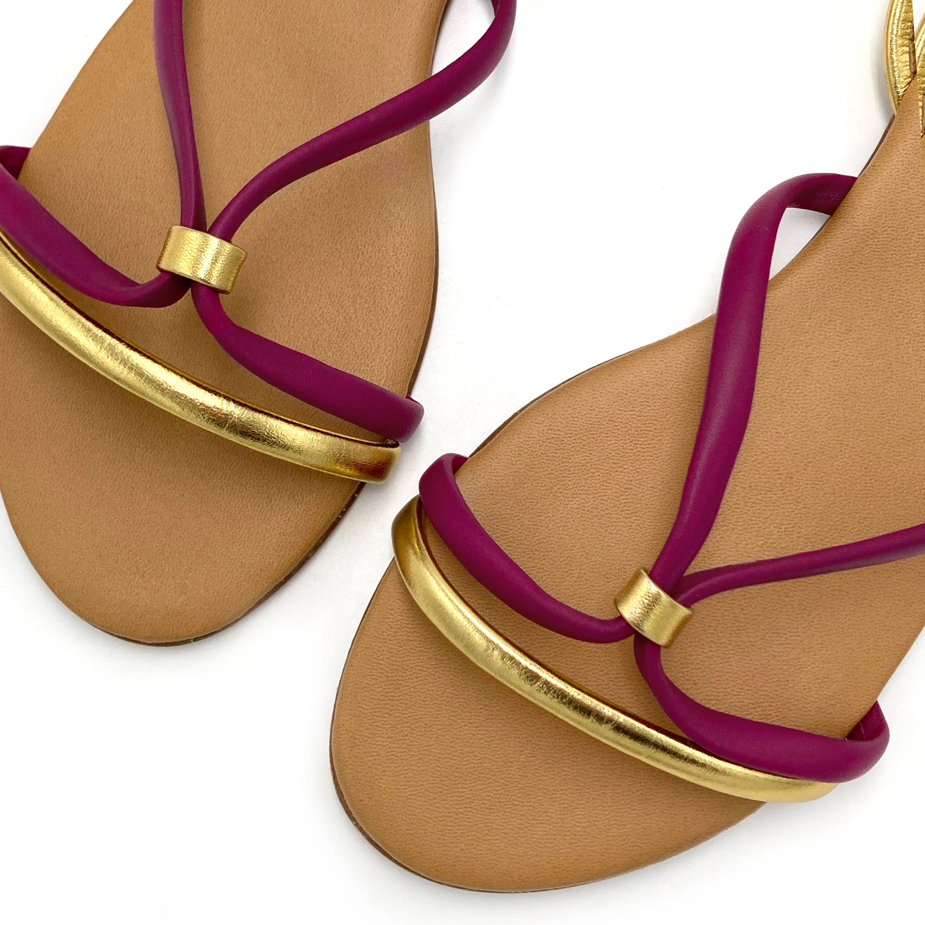 Sandali bassi intrecciati in pelle prugna e oro - Image 3