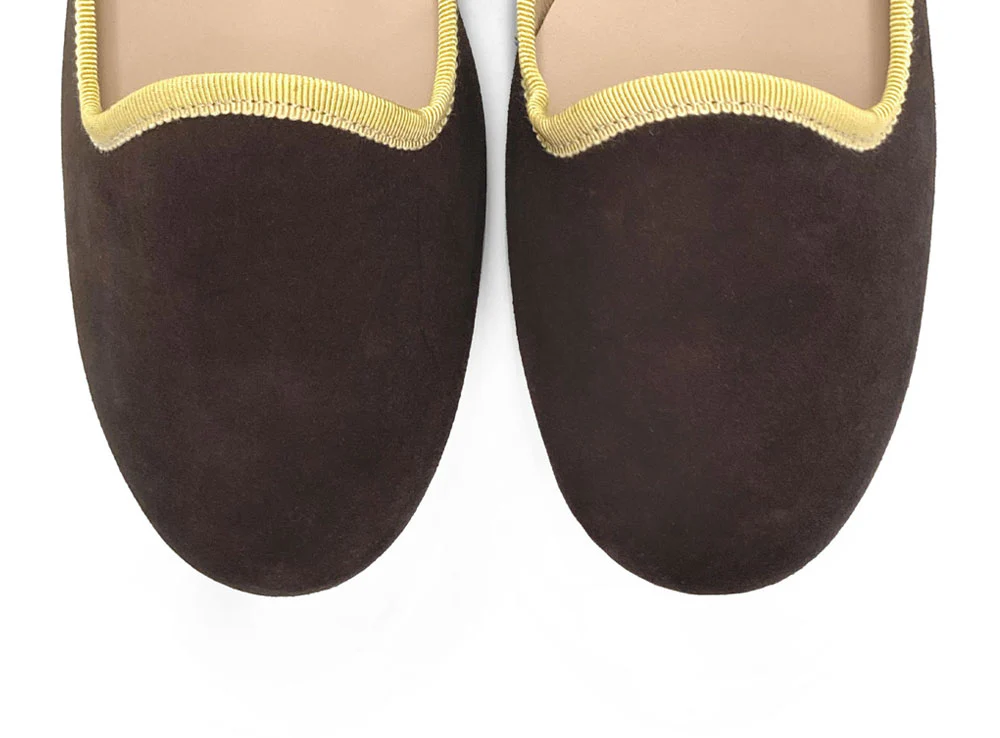 Slippers donna in camoscio marrone testa di moro e dettagli gialli - Image 5